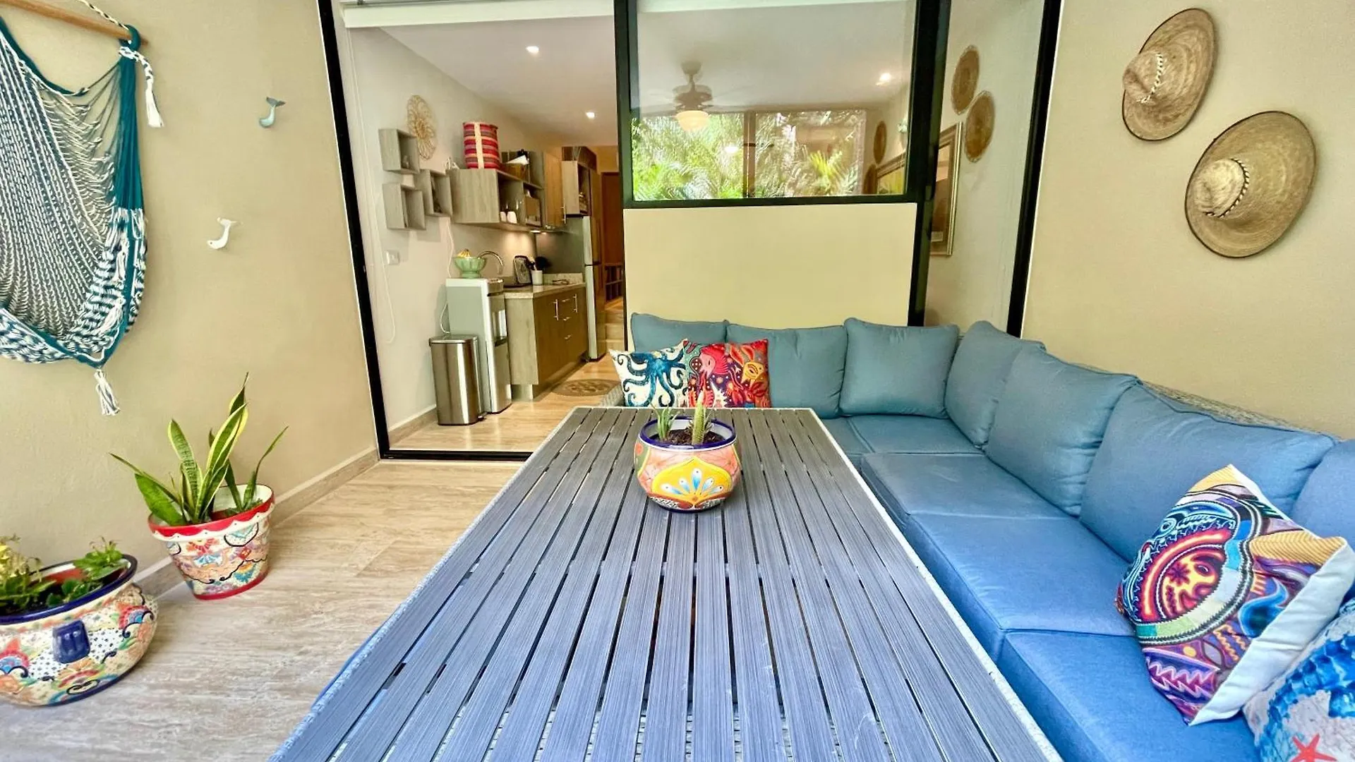 Syrena Condo Rentalsプレヤデルカーメン アパートホテル
